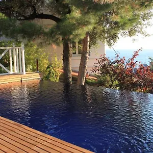 https://la-luna.fr-provencehotel.com